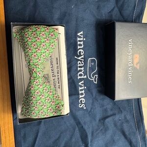 Vineyard Vines KD21 Lilies Printed Bow Tie – Lime Ice – NWT